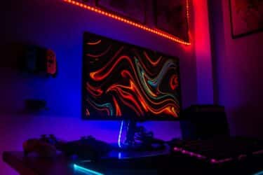 Monitores gaming de alta gama en una configuración de juego