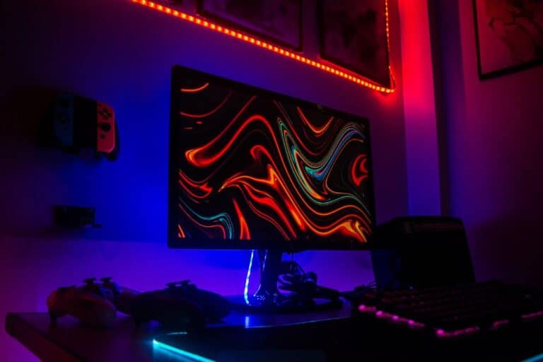 Monitores gaming de alta gama en una configuración de juego