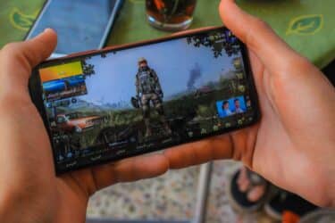Celulares gamer con gráficos intensos y diseño agresivo