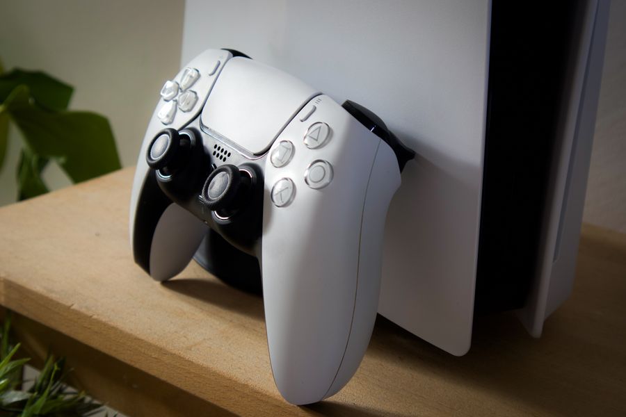 Consola PlayStation 5 y mando DualSense