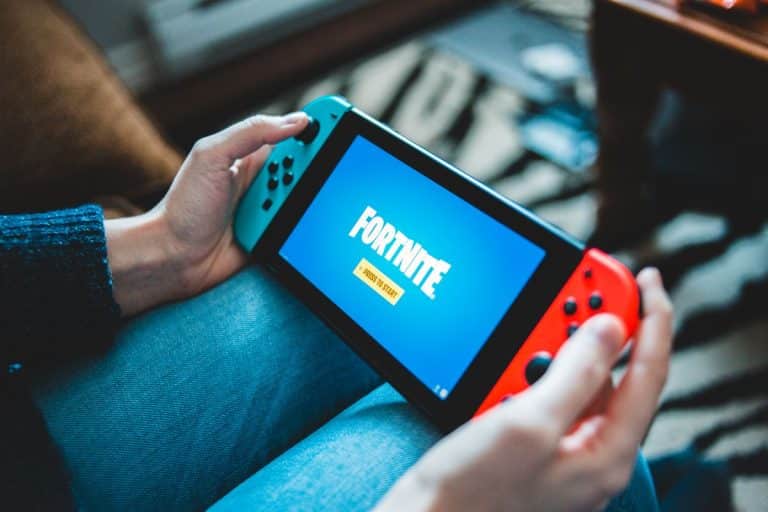 Nintendo Switch con juego Fortnite