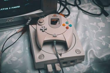 Consola Sega Dreamcast con gamepad retro