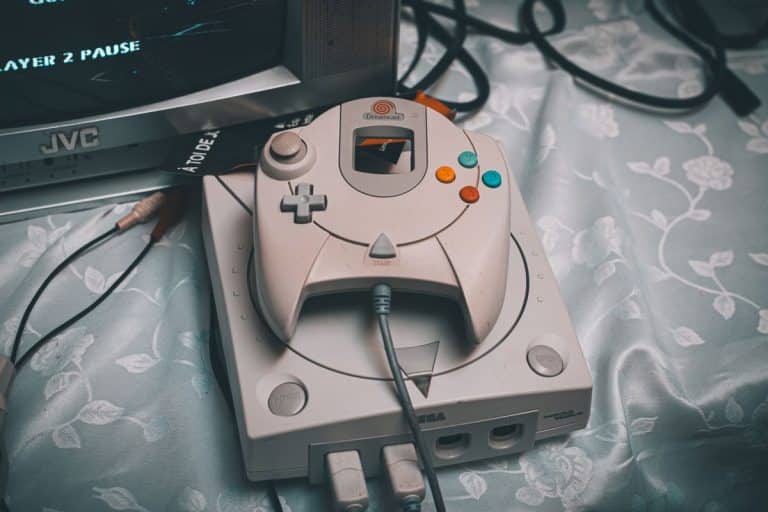Consola Sega Dreamcast con gamepad retro