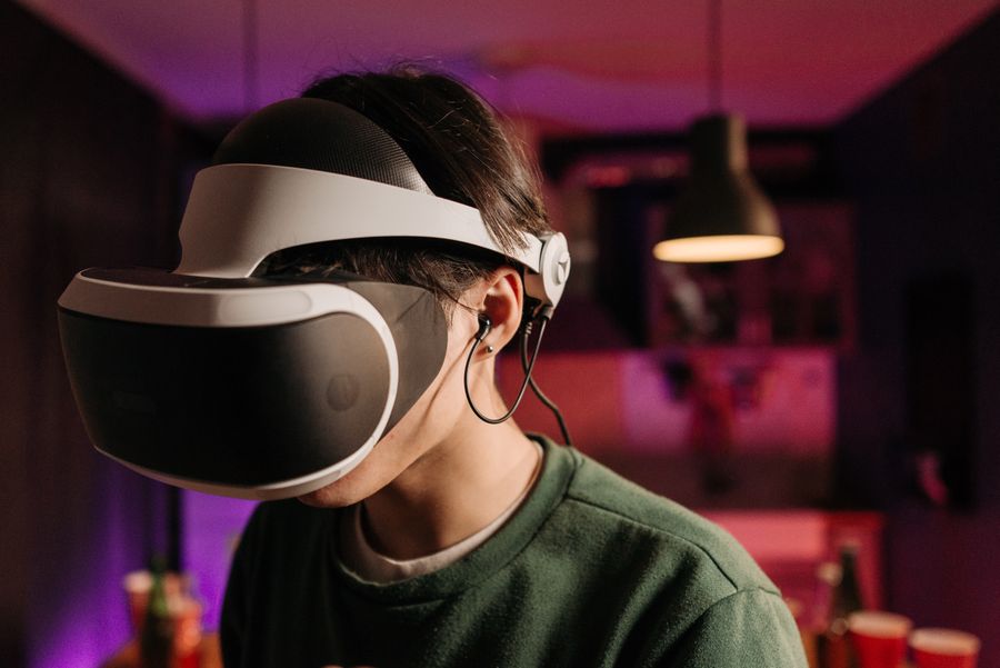 Casco de realidad virtual y auriculares