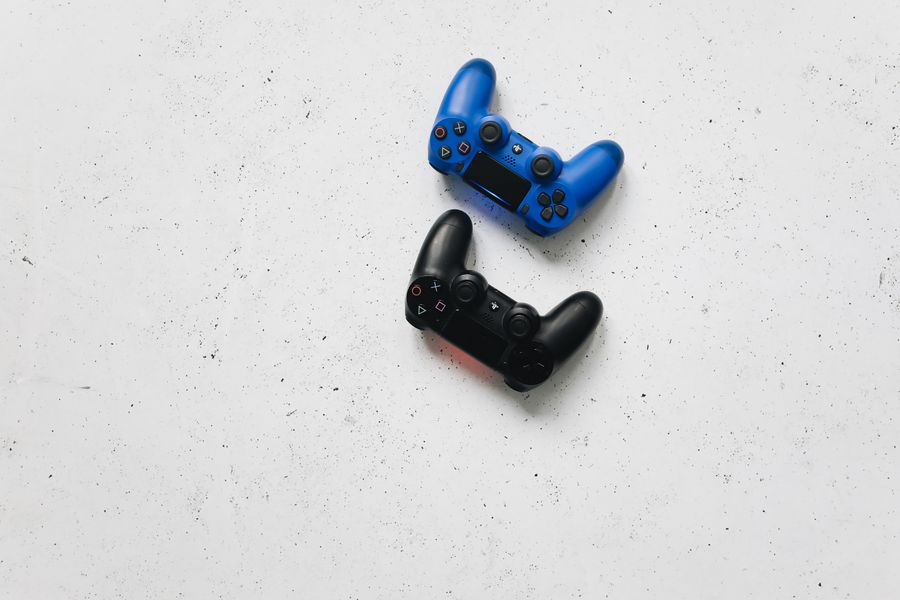 Mandos DualShock 4 y DualSense de PlayStation