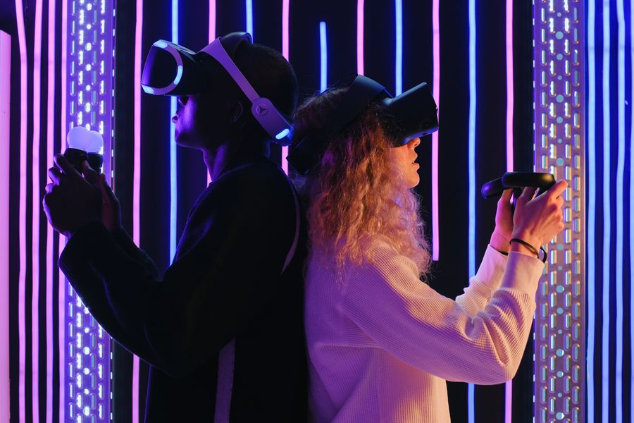 usuarios cascos realidad virtual meta quest 2 Usuarios con cascos de realidad virtual Meta Quest 3 y PSVR2
